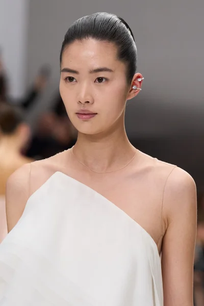 Look 60